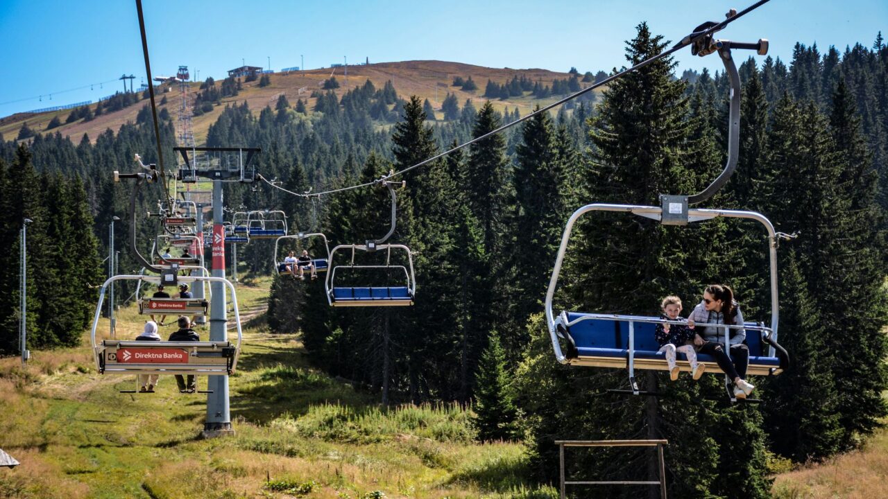 Ce trebuie să știi înainte de o vacanță la munte cu copiii mici