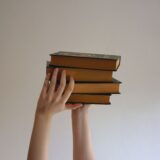 Cărți de citit toamna aceasta: recomandări pentru fiecare stare de spirit — Romanian Week