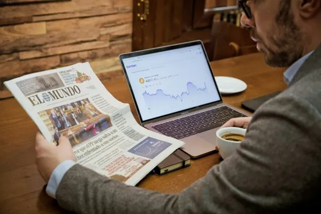 Photo Romania weekly report experts data